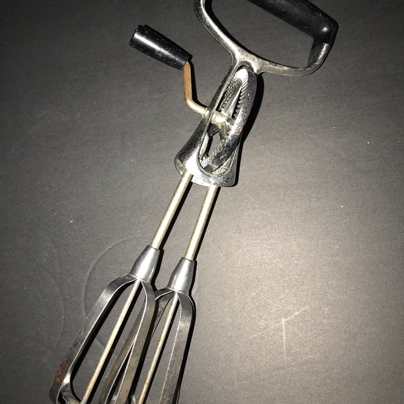 handheld egg beater